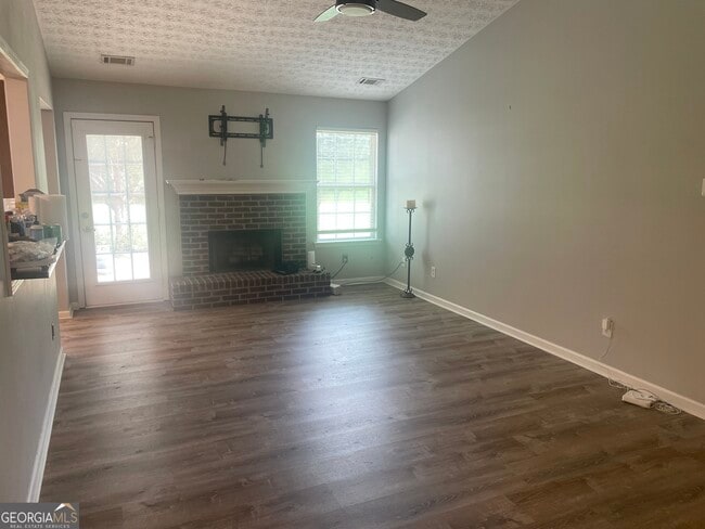 Building Photo - 1507 Cardinal Ln