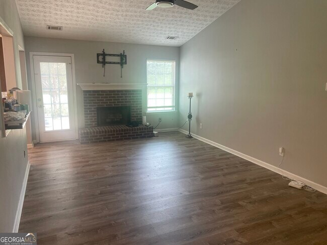Foto del edificio - 1507 Cardinal Ln