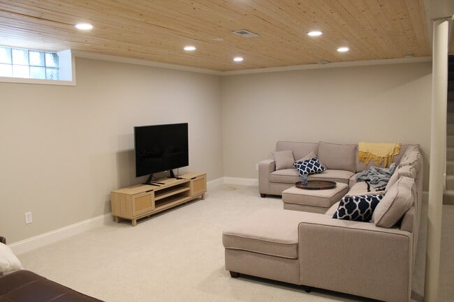 Foto del edificio - 6005 Birchcrest Dr