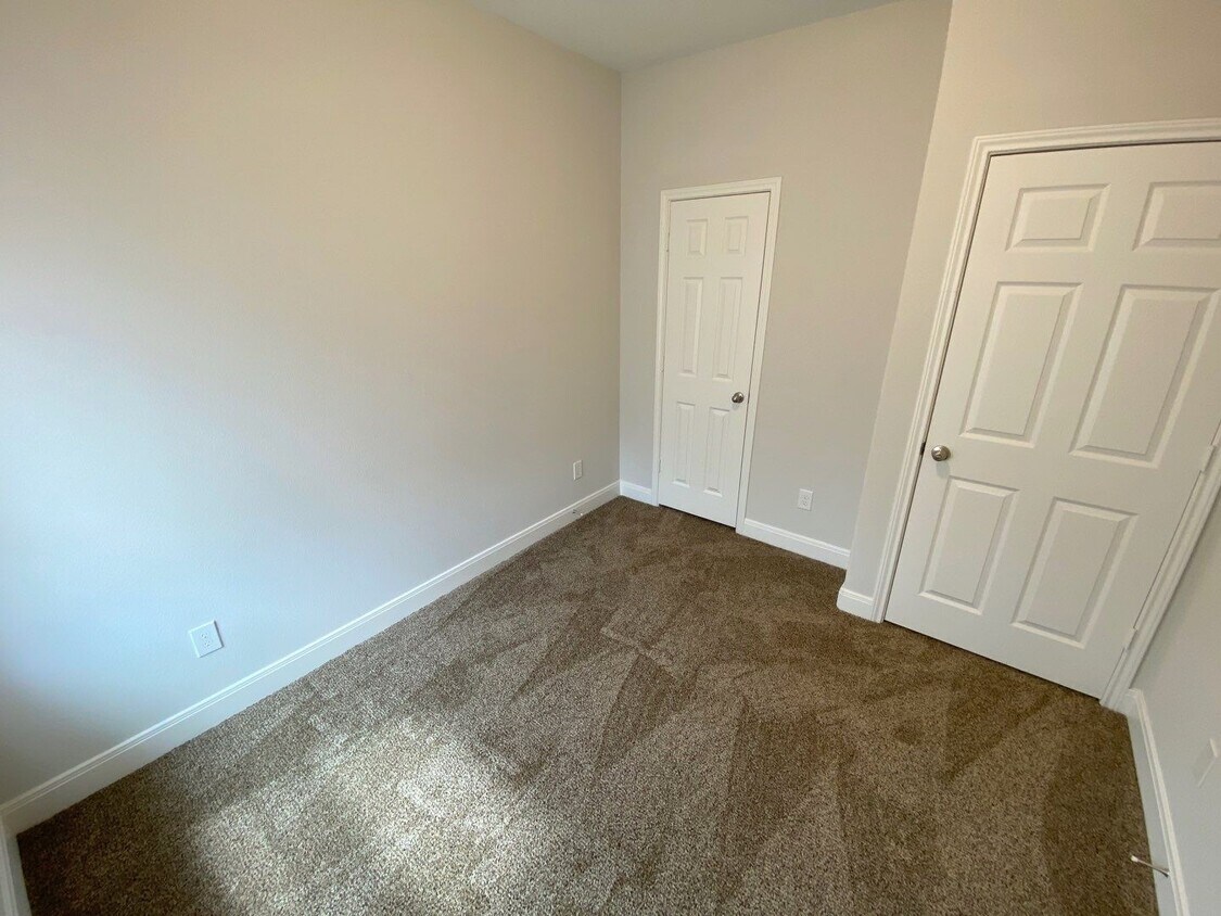 Foto del edificio - 8214 Parker Rd