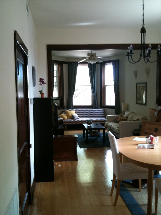 Living Area - 1435 W Lexington St