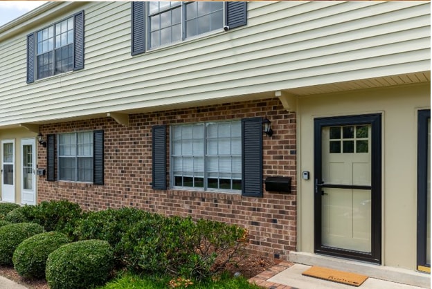 Building Photo - 1002 Willow Dr