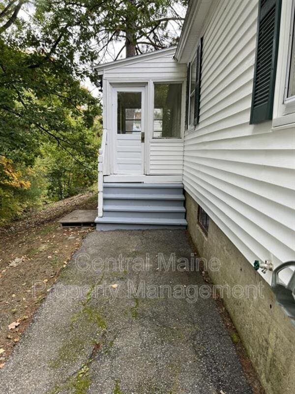 Building Photo - 76 7th St