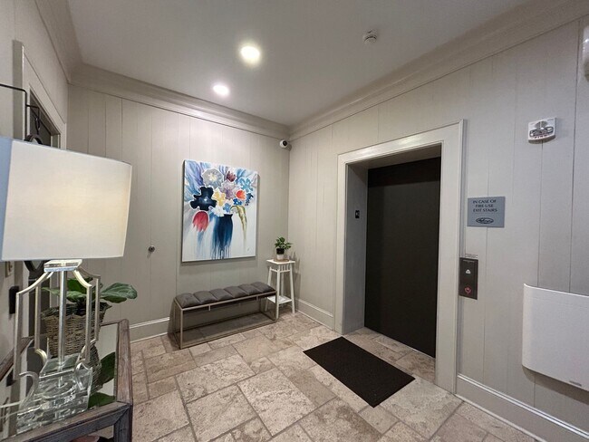 Foto del edificio - Luxury East Memphis Condo in Gated Communi...