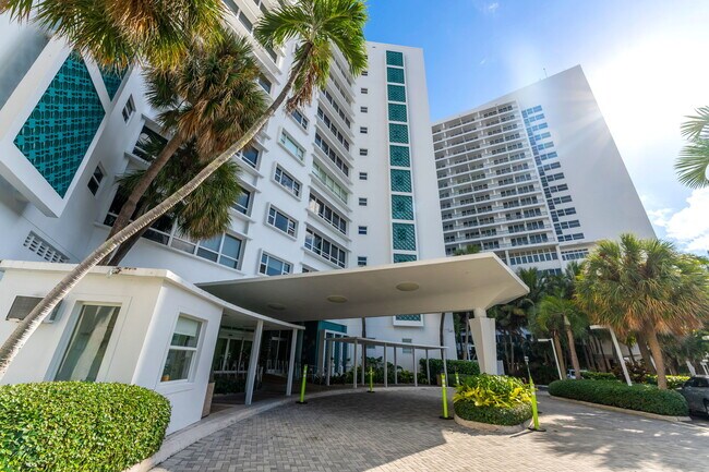Foto del edificio - 4925 Collins Ave