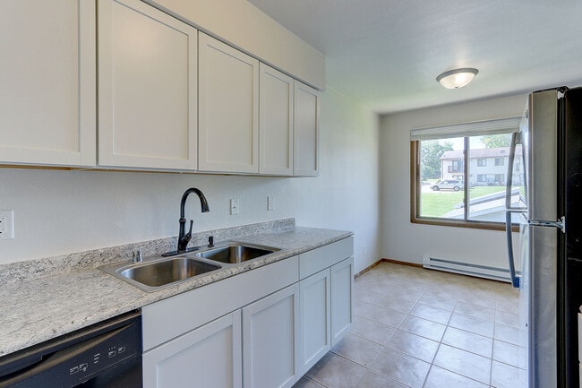 Building Photo - 301 Linde St