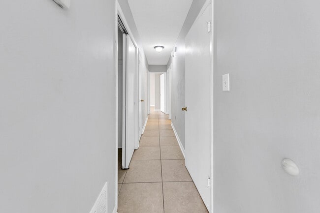 Building Photo - 2014 Woodfern Path