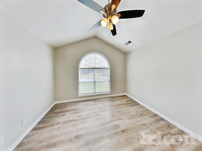 Foto del edificio - 114 Arbor Chase Pkwy