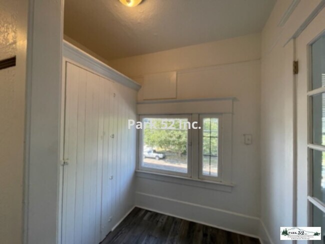 Building Photo - 1408 6th Ave