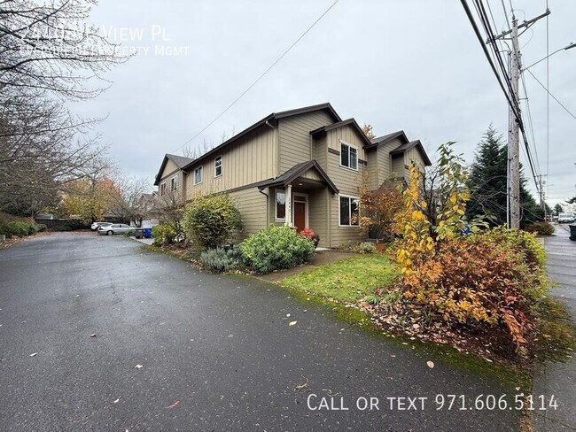 Foto del edificio - 2440 NE View Pl