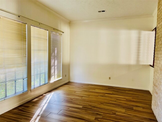 Building Photo - 14734 Charlmont Dr