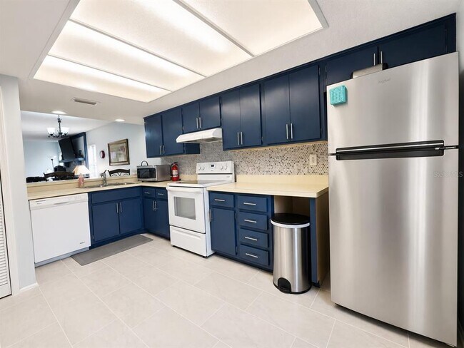 Building Photo - 115 Lakeview Pl