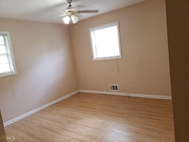 Building Photo - 6888 Stephens Dr