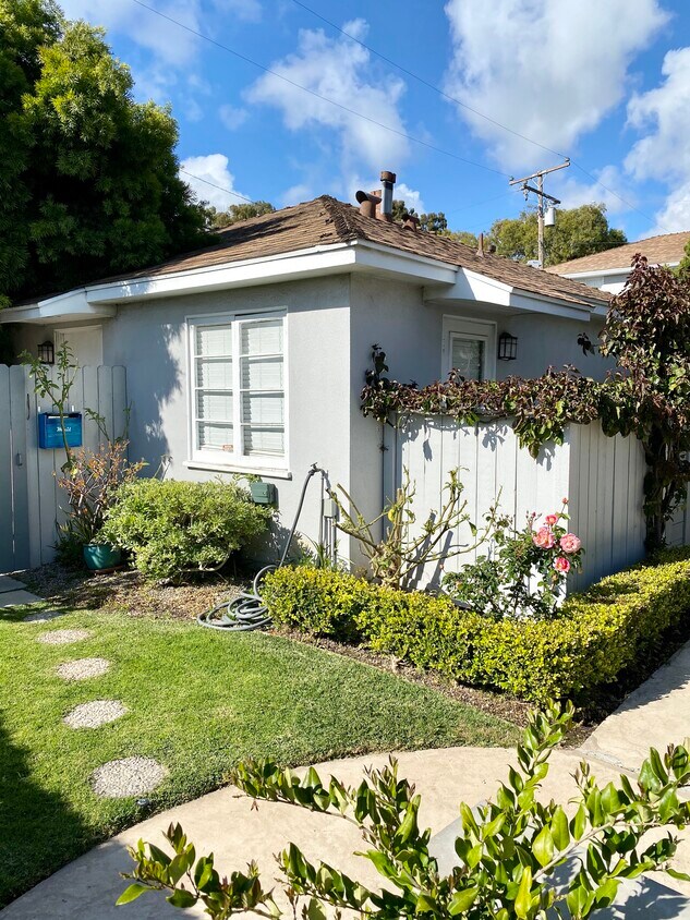 Primary Photo - 660 Glenneyre St