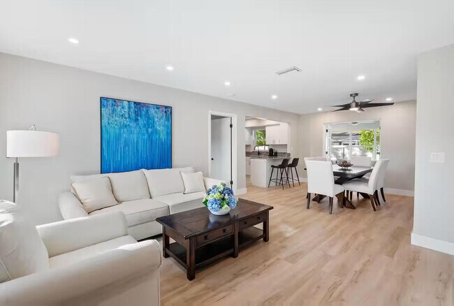 Foto del edificio - 667 Blue Jay Rd