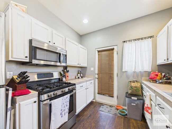 Foto del edificio - UNFURNISHED 3 Bedroom in Desirable Community