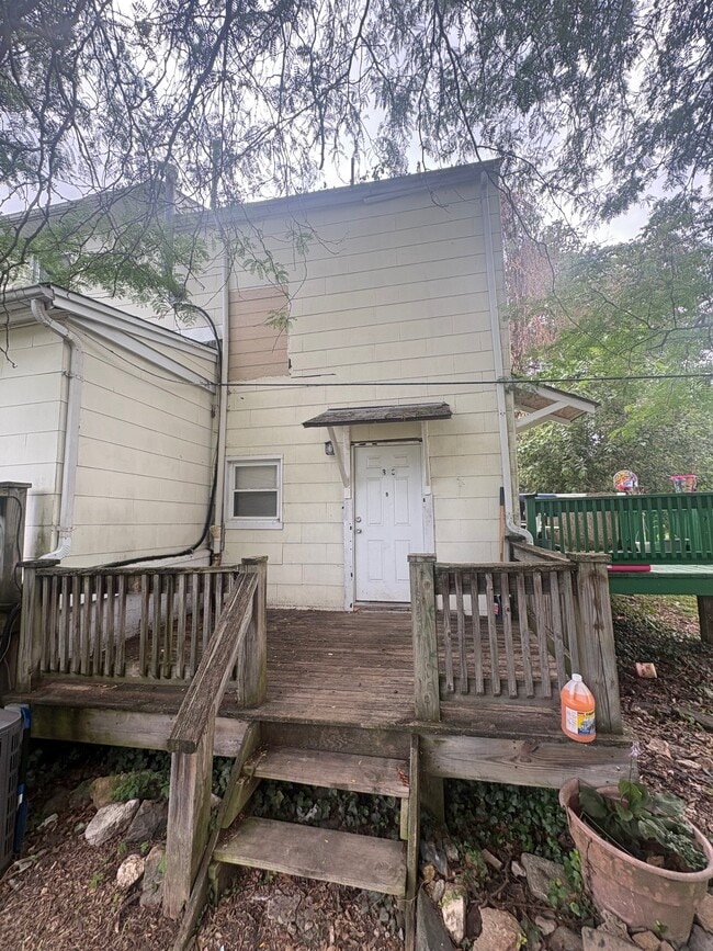 Building Photo - 700 Woodbourne Ave