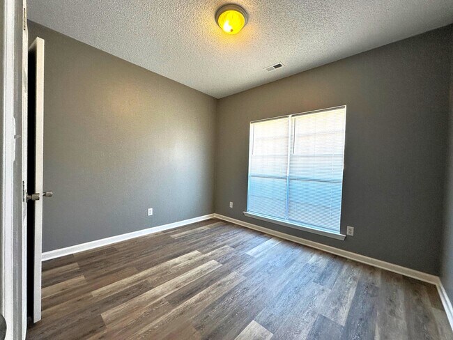 Building Photo - 1000 McAllister Dr