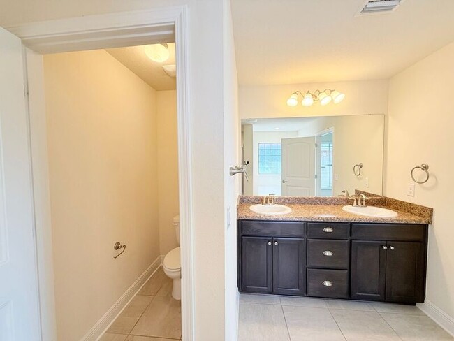 Foto del edificio - 4887 Legacy Street