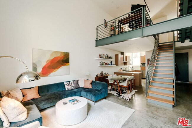 Foto del edificio - 1220 N Orange Grove Ave