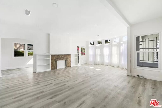 Living Room (South Facing) - 2304 N Cahuenga Blvd