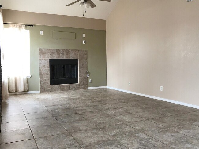 Foto del edificio - West El Paso 3 bed refrig A/C Home with Bo...