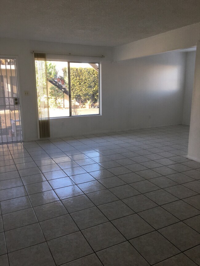 Foto del edificio - 15690 Brookhurst St