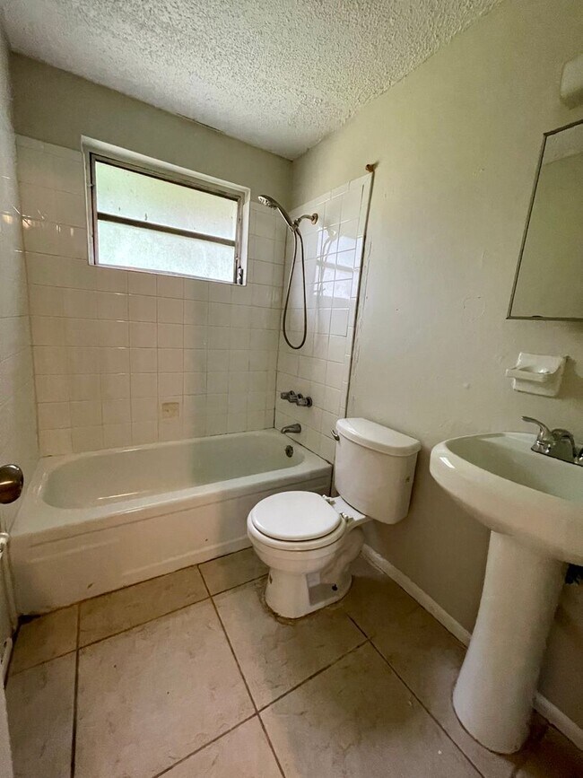Foto del edificio - 9803 N 11th St