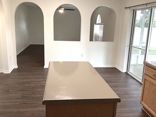 Foto del edificio - 209 King Arthur Ct