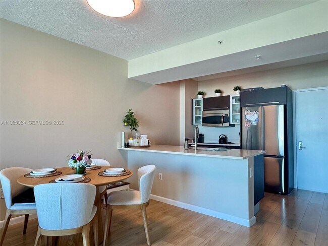 Foto del edificio - 333 NE 24th St