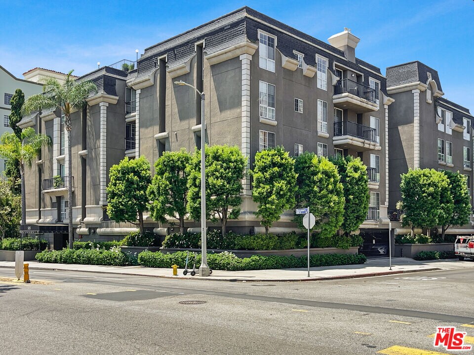 Foto principal - 585 N Rossmore Ave