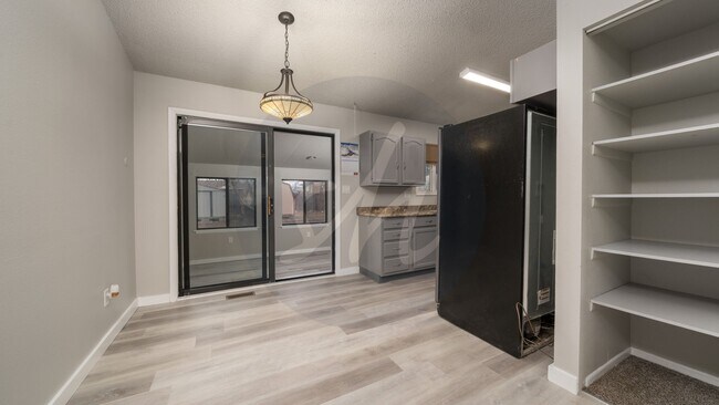 Foto del edificio - Great Home in Colorado Springs with 2 Car Garage