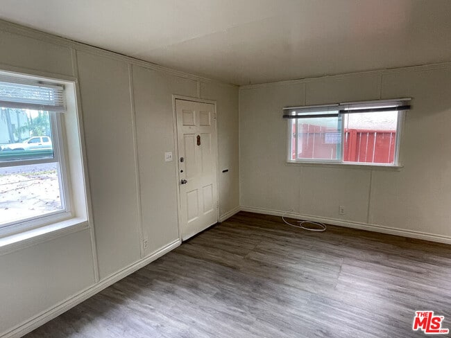 Foto del edificio - 351 Temple Ave