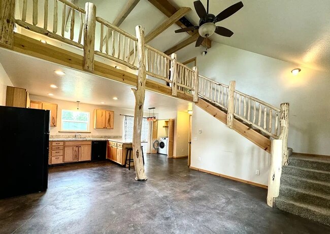 Entrance - 40111 Frogberry St