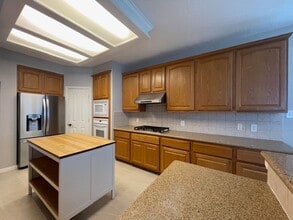 Building Photo - 8519 Babbling Brook Ct