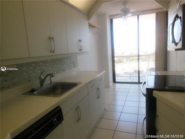 Foto del edificio - 3610  Yacht Club Dr  1008