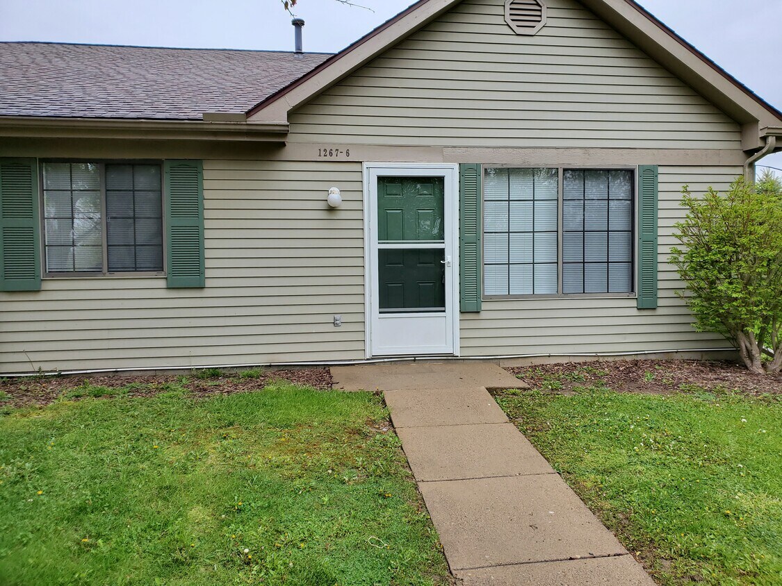 1267 Oxford Manor Ct Unit Six, South Lyon, MI 48178 Apartments in