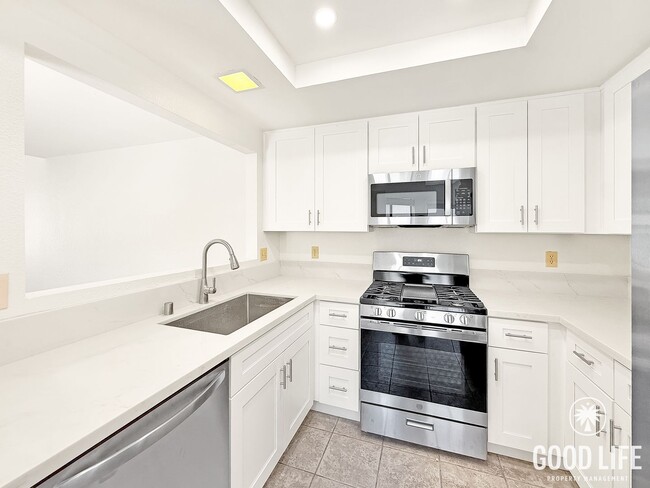 Foto del edificio - Newly Renovated Carmel Valley Home with Private Yard & Modern Finishes!