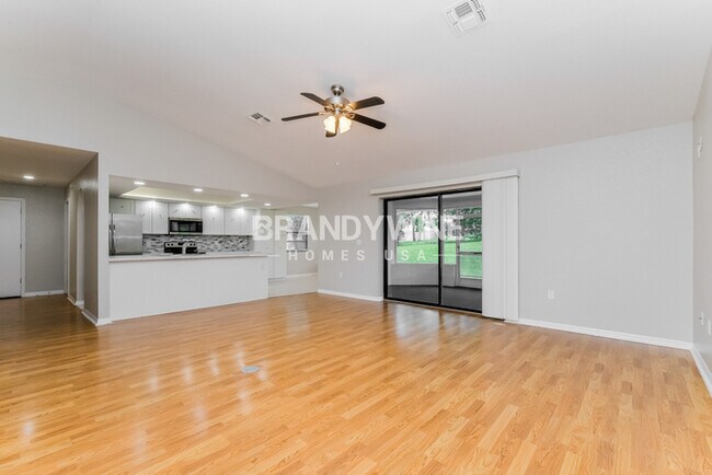 Foto del edificio - NEW Lower Rental Rate Leasing Special: Mar...