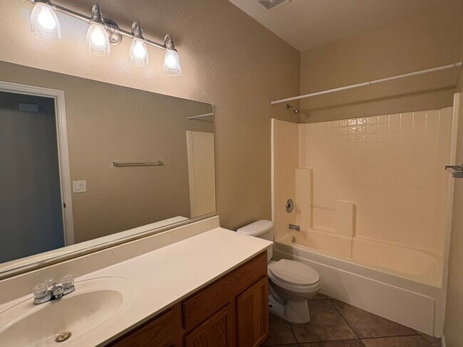 Building Photo - 3-Bedroom Surprise Home near ball park