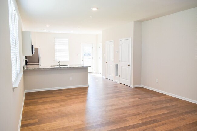 Foto del edificio - Stunning NEW Townhouse in Heritage Trace!