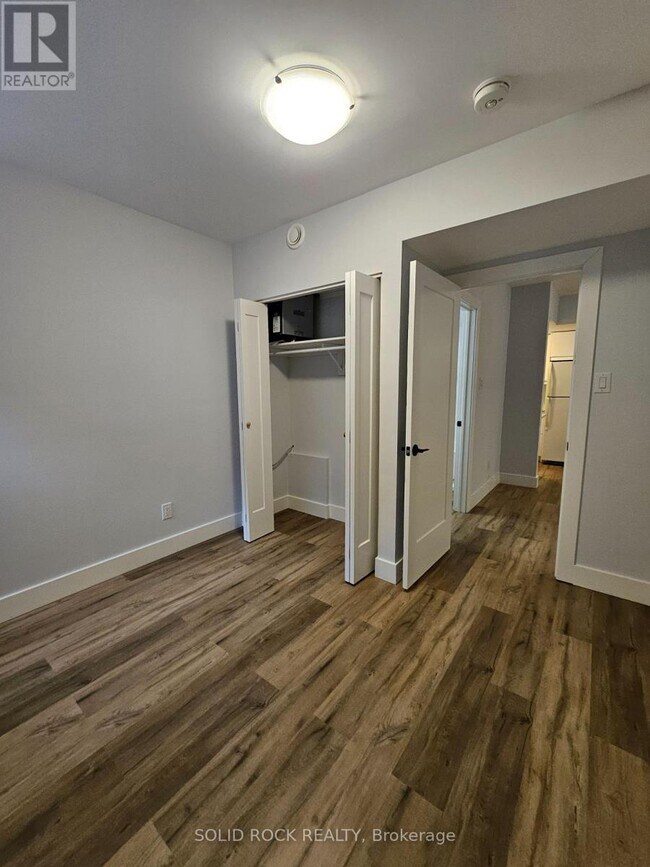 Photo du bâtiment - 846 Alpine Ave