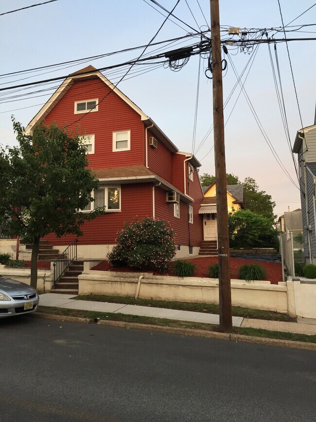 Foto del edificio - 76 Boiling Springs Ave