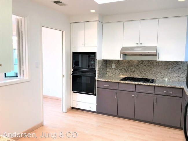 Building Photo - 213-215 Dorado Ter