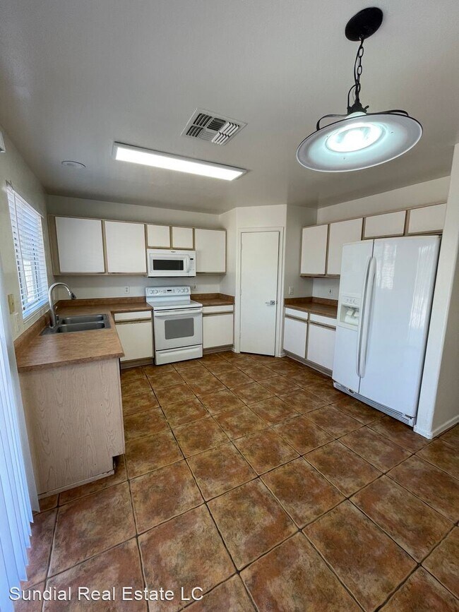 Foto del edificio - 3 br, 2 bath House - 12508 N. 121st Ave.