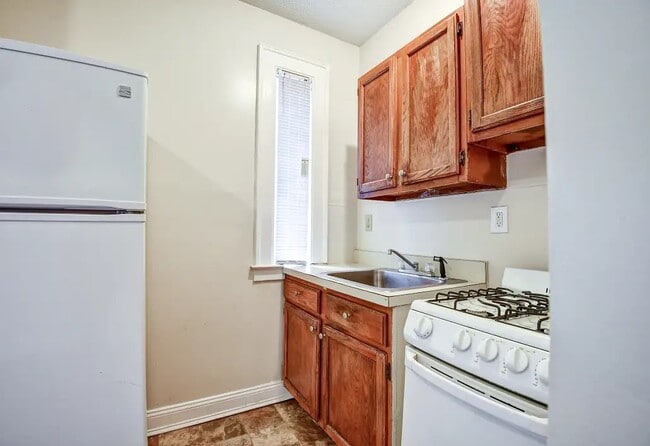 Foto del edificio - 29 39 Charter Oak LLC