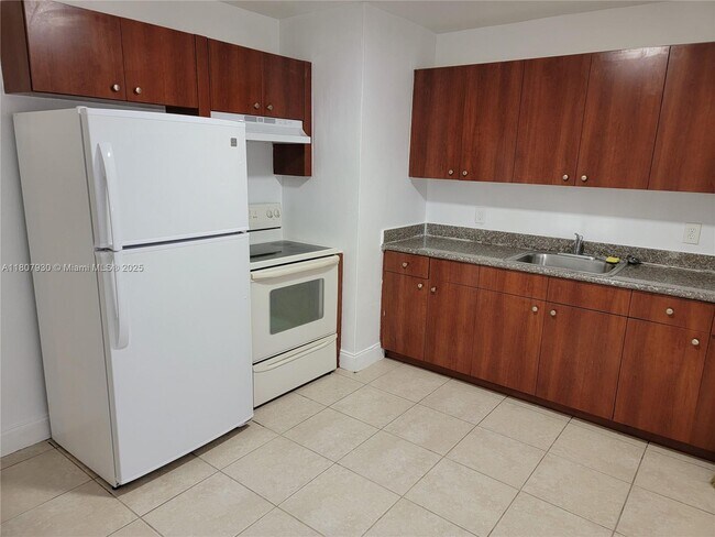 Foto del edificio - 28 SW 8th St