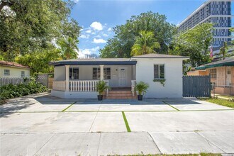 Building Photo - 2721 SW 29th Ct