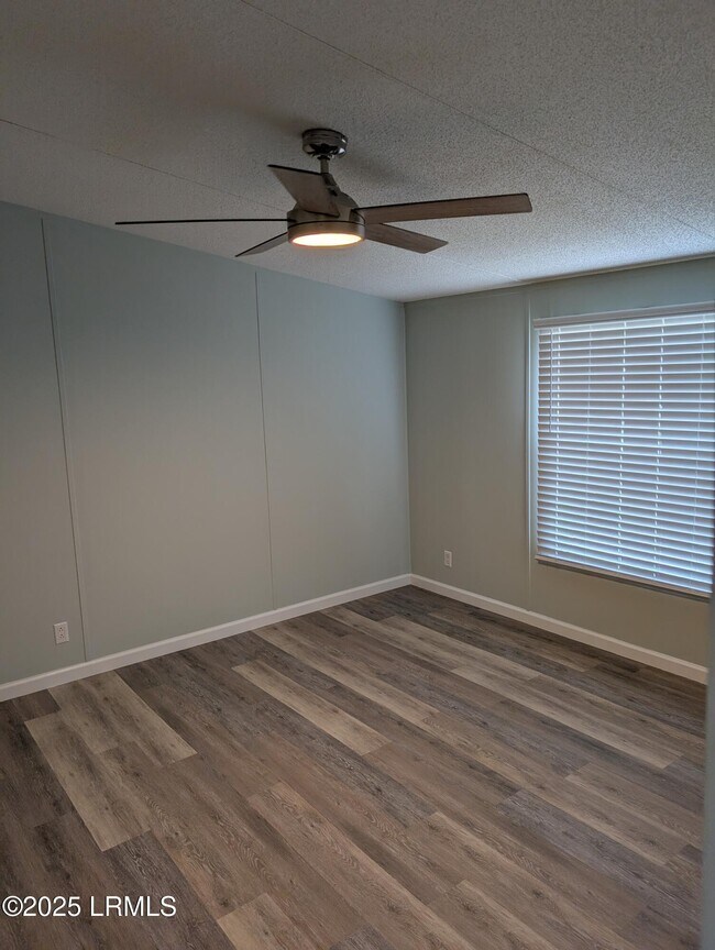 Building Photo - 5 Jillfer Ln