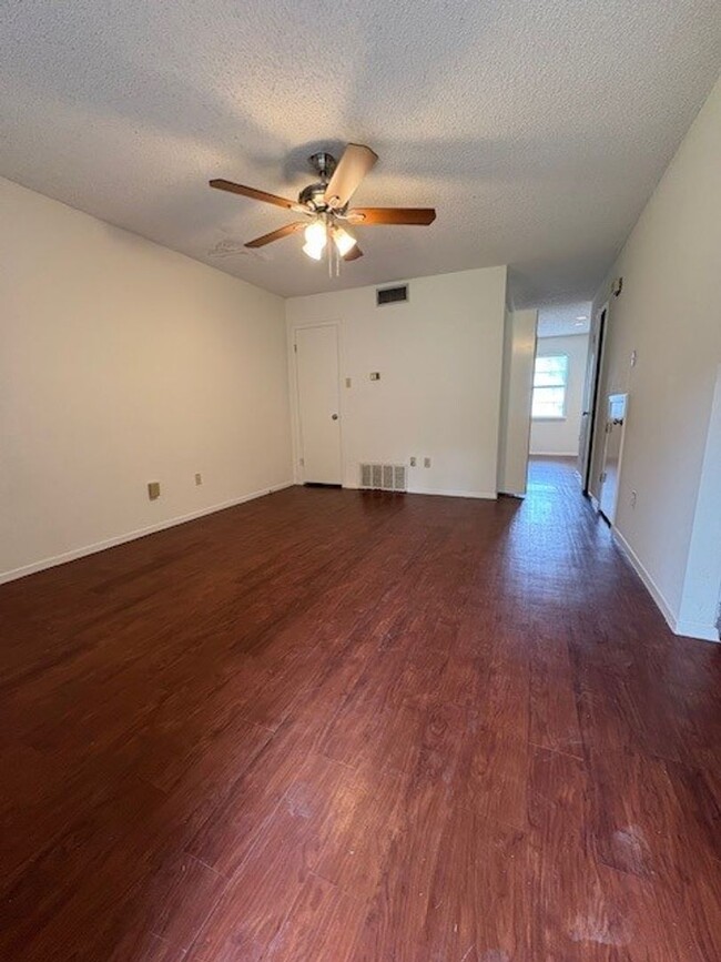 Foto del edificio - 1226 Baylor Ave